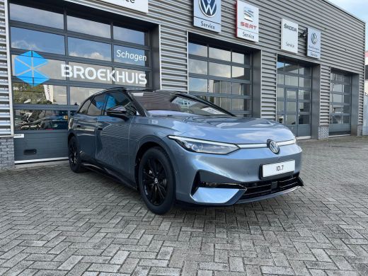 Volkswagen ID.7 Pro Limited Edition | Achterbank in ongelijke delen neerklapbaar incl. middenarmsteun en doorlaad... ActivLease financial lease