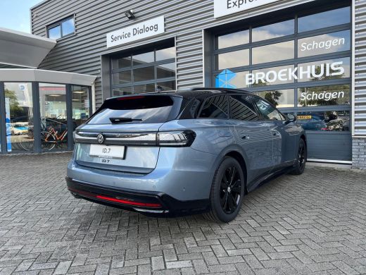 Volkswagen ID.7 Pro Limited Edition | Achterbank in ongelijke delen neerklapbaar incl. middenarmsteun en doorlaad... ActivLease financial lease