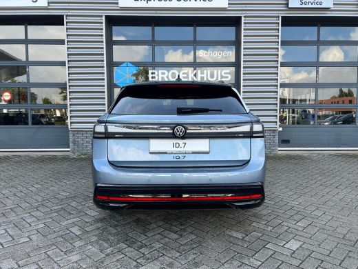 Volkswagen ID.7 Pro Limited Edition | Achterbank in ongelijke delen neerklapbaar incl. middenarmsteun en doorlaad... ActivLease financial lease