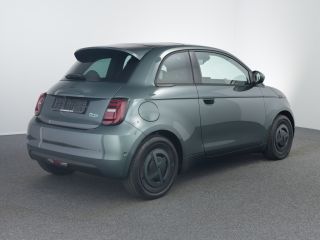 Fiat 500e Giorgio Armani | 10,25" touchscreen radio met Bluetooth, DAB & USB &eacute;n Navigatie | Automatische ai...
