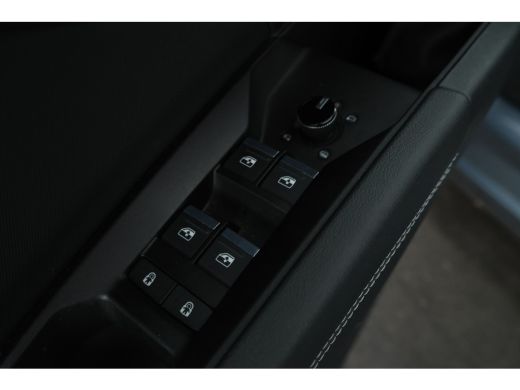 Audi Q4 e-tron 40 S edition 77 kWh Leer, Virtual, Climate, Trekhaak, ActivLease financial lease