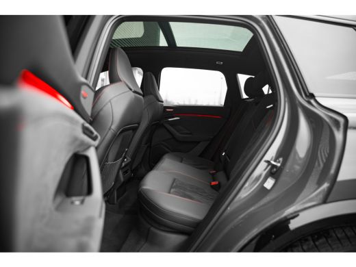 Audi Q6 e-tron quattro 388pk edition one grey | Luchtvering | Panoramadak | HUD | B&O | ActivLease financial lease