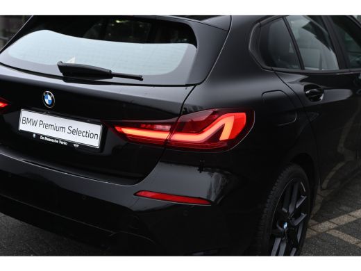 BMW 1 Serie 118i Automaat / LED / Live Cockpit Professional / PDC / Airconditioning / Cruise Control ActivLease financial lease