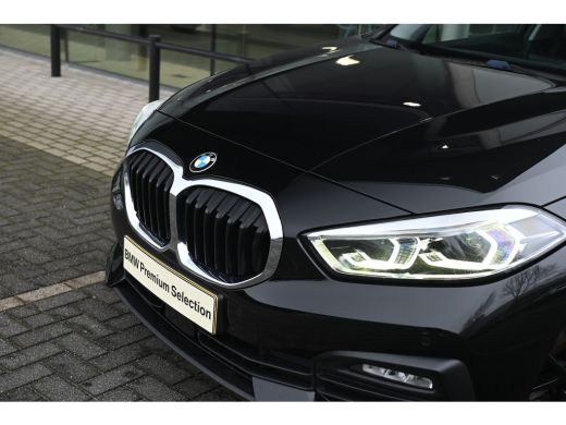 BMW 1 Serie 118i Automaat / LED / Live Cockpit Professional / PDC / Airconditioning / Cruise Control ActivLease financial lease