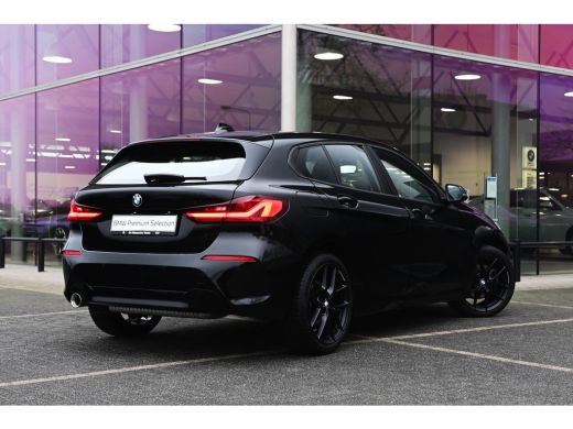 BMW 1 Serie 118i Automaat / LED / Live Cockpit Professional / PDC / Airconditioning / Cruise Control ActivLease financial lease