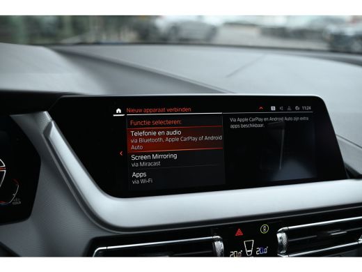 BMW 1 Serie 118i Automaat / LED / Live Cockpit Professional / PDC / Airconditioning / Cruise Control ActivLease financial lease