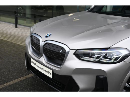 BMW iX3 Executive / Sportstoelen / Achteruitrijcamera / Adaptief onderstel / Adaptieve LED / Driving Assi... ActivLease financial lease