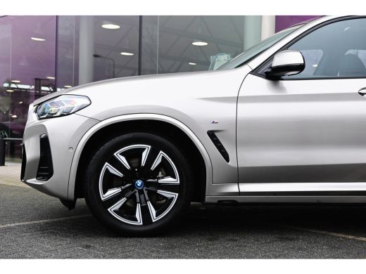 BMW iX3 Executive / Sportstoelen / Achteruitrijcamera / Adaptief onderstel / Adaptieve LED / Driving Assi... ActivLease financial lease