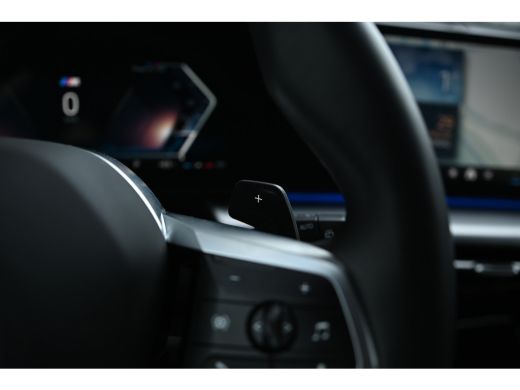 BMW X1 sDrive18i M Sport Automaat / Trekhaak / Sportstoelen / Achteruitrijcamera / M Adaptief onderstel ... ActivLease financial lease