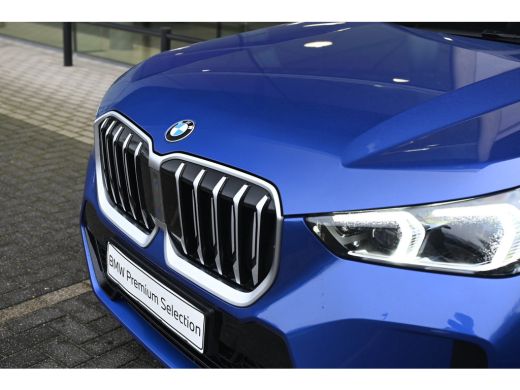BMW X1 sDrive18i M Sport Automaat / Trekhaak / Sportstoelen / Achteruitrijcamera / M Adaptief onderstel ... ActivLease financial lease