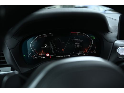 BMW X4 xDrive20i High Executive M Sport Automaat / Panoramadak / Trekhaak / Sportstoelen / Adaptief onde... ActivLease financial lease