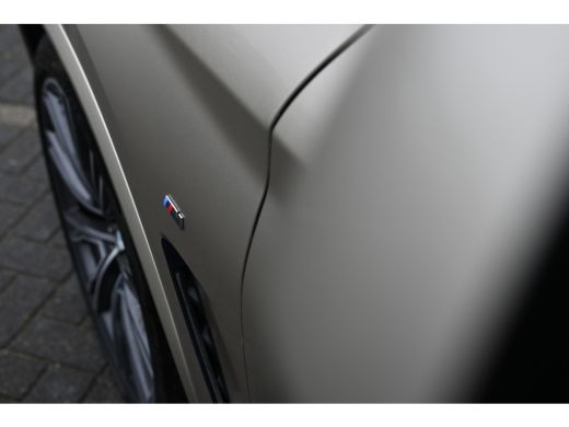 BMW X4 xDrive20i High Executive M Sport Automaat / Panoramadak / Trekhaak / Sportstoelen / Adaptief onde... ActivLease financial lease