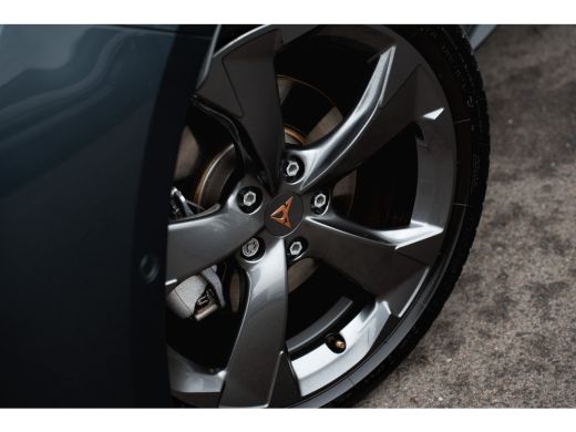 CUPRA Leon Sportstourer 1.5 TSI 204 PK e-Hybrid Business | Achteruitrijcamera | Panoramadak | Adaptive cruise control | k... ActivLease financial lease