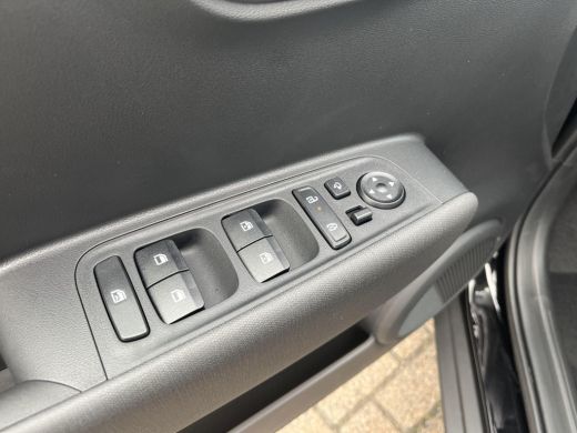 Hyundai Inster Evolve Sky 49 kWh | Rijklaarprijs! | 3.000 Euro korting | Zonnedak | Apple CarPlay/Android Auto |... ActivLease financial lease