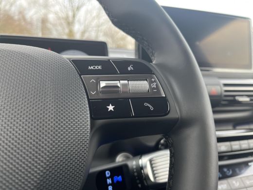 Hyundai Inster Evolve Sky 49 kWh | Rijklaarprijs! | 3.000 Euro korting | Zonnedak | Apple CarPlay/Android Auto |... ActivLease financial lease