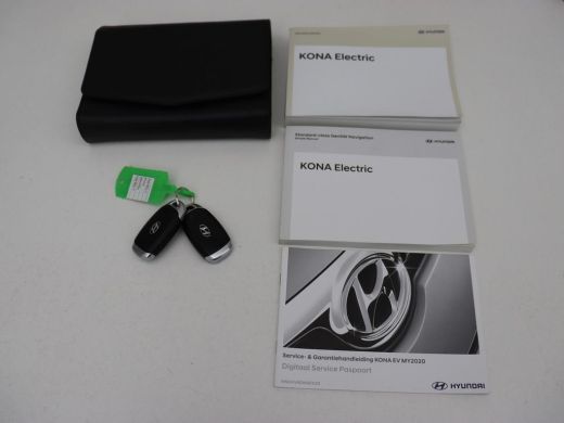 Hyundai Kona EV Comfort 64 kWh | Adaptive cruise | Krell Audio | Warmtepomp | Keyless | Parkeerhulp | Digital ... ActivLease financial lease