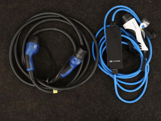 Hyundai Kona EV Comfort 64 kWh | Adaptive cruise | Krell Audio | Warmtepomp | Keyless | Parkeerhulp | Digital ... ActivLease financial lease