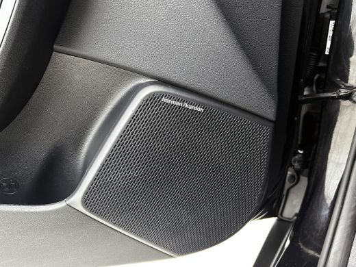 Kia e-Soul 150kW / 64kWh Executive line / Leder / TV. DVD scherm / Xenon / Navigatie / Airco-ecc. / Apk 12-2026 ActivLease financial lease