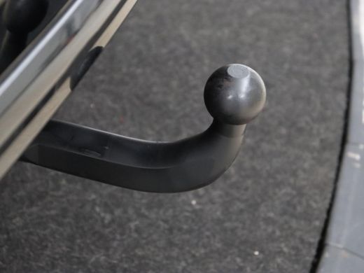 Land Rover Discovery Sport P300e 1.5 R-Dynamic | Leder | Stoelverwarming | Trekhaak | Carplay | Meridian Sound | Camera | 20... ActivLease financial lease