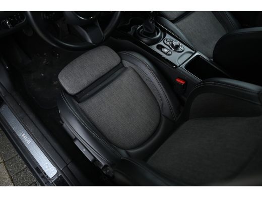 Mini Clubman One Classic / Comfortstoelen / LED / PDC / Cruise Control / Navigatie / Apple CarPlay / 17" LMV ActivLease financial lease