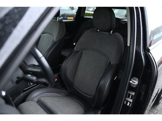 Mini Clubman One Classic / Comfortstoelen / LED / PDC / Cruise Control / Navigatie / Apple CarPlay / 17" LMV ActivLease financial lease