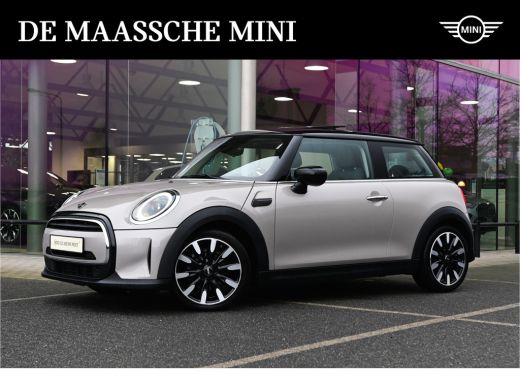 Mini Cooper Cooper Classic / Panoramadak / Sportstoelen / Achteruitrijcamera / Comfort Access / Stuurverwarmi...