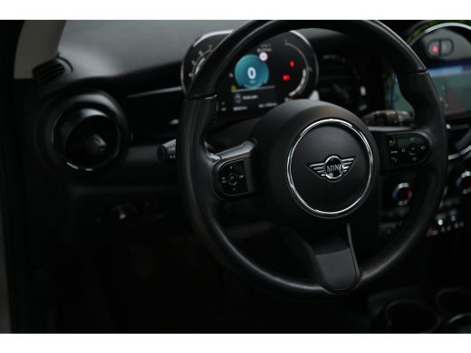 Mini Cooper Cooper Classic / Panoramadak / Sportstoelen / Achteruitrijcamera / Comfort Access / Stuurverwarmi... ActivLease financial lease