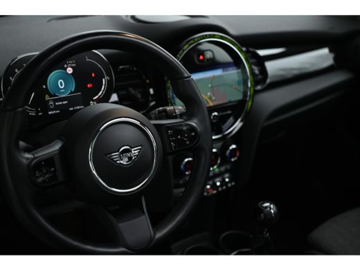 Mini Cooper Cooper Classic / Panoramadak / Sportstoelen / Achteruitrijcamera / Comfort Access / Stuurverwarmi... ActivLease financial lease