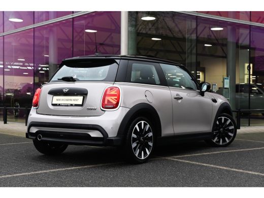 Mini Cooper Cooper Classic / Panoramadak / Sportstoelen / Achteruitrijcamera / Comfort Access / Stuurverwarmi... ActivLease financial lease