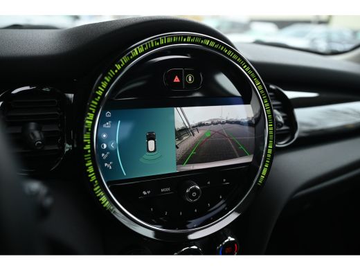 Mini Cooper Cooper Classic / Panoramadak / Sportstoelen / Achteruitrijcamera / Comfort Access / Stuurverwarmi... ActivLease financial lease