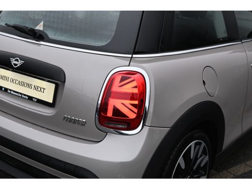 Mini Cooper Cooper Classic / Panoramadak / Sportstoelen / Achteruitrijcamera / Comfort Access / Stuurverwarmi... ActivLease financial lease