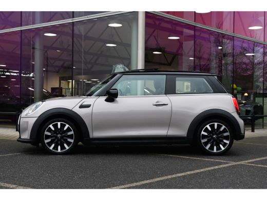 Mini Cooper Cooper Classic / Panoramadak / Sportstoelen / Achteruitrijcamera / Comfort Access / Stuurverwarmi... ActivLease financial lease