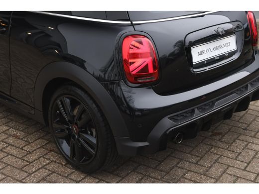 Mini Cooper John Cooper Works Automaat / Panoramadak / Sportstoelen / Achteruitrijcamera / Adaptief onderstel... ActivLease financial lease