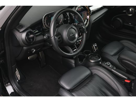 Mini Cooper John Cooper Works Automaat / Panoramadak / Sportstoelen / Achteruitrijcamera / Adaptief onderstel... ActivLease financial lease
