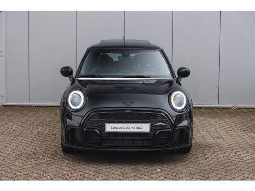 Mini Cooper John Cooper Works Automaat / Panoramadak / Sportstoelen / Achteruitrijcamera / Adaptief onderstel... ActivLease financial lease