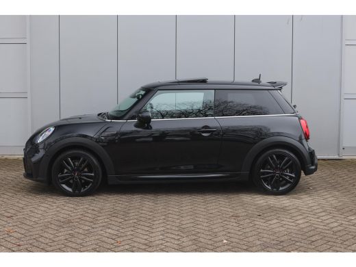 Mini Cooper John Cooper Works Automaat / Panoramadak / Sportstoelen / Achteruitrijcamera / Adaptief onderstel... ActivLease financial lease