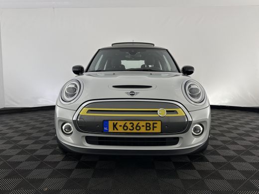 Mini Electric Yours 33 kWh [ 3-Fase-11kW ] {SOH-100%} (INCL-BTW) Aut.* HEATPUMP | PANO | LEATHER | DIGI-COCKPIT... ActivLease financial lease