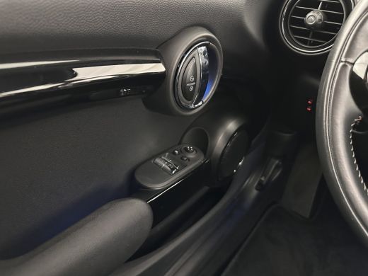 Mini Electric Yours 33 kWh [ 3-Fase-11kW ] {SOH-100%} (INCL-BTW) Aut.* HEATPUMP | PANO | LEATHER | DIGI-COCKPIT... ActivLease financial lease