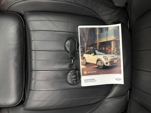 Mini Electric Yours 33 kWh [ 3-Fase-11kW ] {SOH-100%} (INCL-BTW) Aut.* HEATPUMP | PANO | LEATHER | DIGI-COCKPIT... ActivLease financial lease