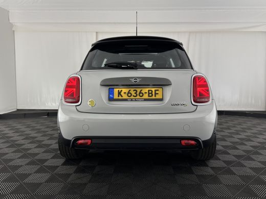 Mini Electric Yours 33 kWh [ 3-Fase-11kW ] {SOH-100%} (INCL-BTW) Aut.* HEATPUMP | PANO | LEATHER | DIGI-COCKPIT... ActivLease financial lease