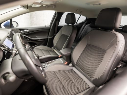 Opel Astra 1.2 Elegance Sport (APPLE CARPLAY, GROOT NAVI, CAMERA, LEDER, CLIMATE, STUUR/STOELVERWARMING, GET... ActivLease financial lease