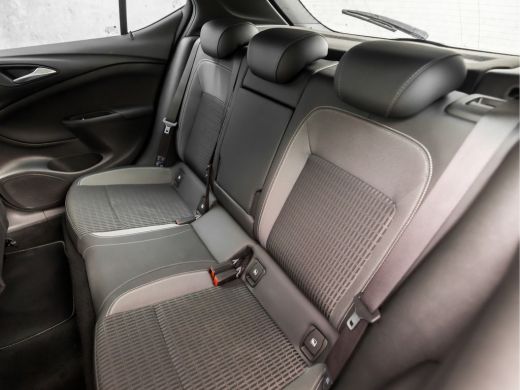 Opel Astra 1.2 Elegance Sport (APPLE CARPLAY, GROOT NAVI, CAMERA, LEDER, CLIMATE, STUUR/STOELVERWARMING, GET... ActivLease financial lease