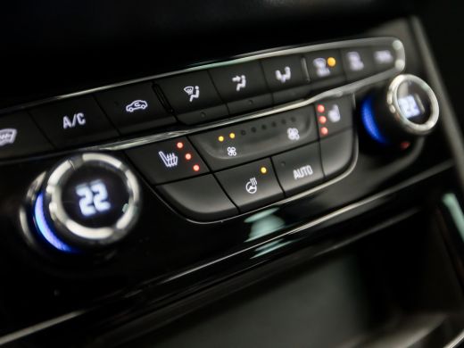 Opel Astra 1.2 Elegance Sport (APPLE CARPLAY, GROOT NAVI, CAMERA, LEDER, CLIMATE, STUUR/STOELVERWARMING, GET... ActivLease financial lease