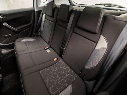 Peugeot 2008 1.2 PureTech Sport Automaat (APPLE CARPLAY, NAVIGATIE, PARKEERSENSOREN, SPORTSTOELEN, CRUISE, ARM... ActivLease financial lease