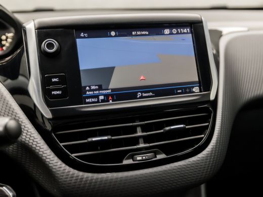 Peugeot 2008 1.2 PureTech Sport Automaat (APPLE CARPLAY, NAVIGATIE, PARKEERSENSOREN, SPORTSTOELEN, CRUISE, ARM... ActivLease financial lease