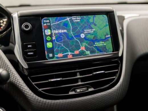 Peugeot 2008 1.2 PureTech Sport Automaat (APPLE CARPLAY, NAVIGATIE, PARKEERSENSOREN, SPORTSTOELEN, CRUISE, ARM... ActivLease financial lease