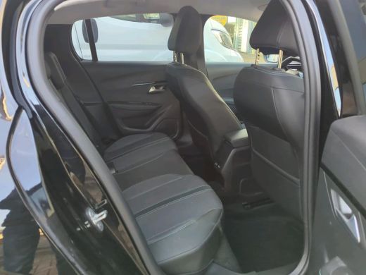 Peugeot 208 1.2 PureTech Allure Pack | Automaat | Navigatie | Camera | All season | 3D Instrumentenpaneel | 1... ActivLease financial lease