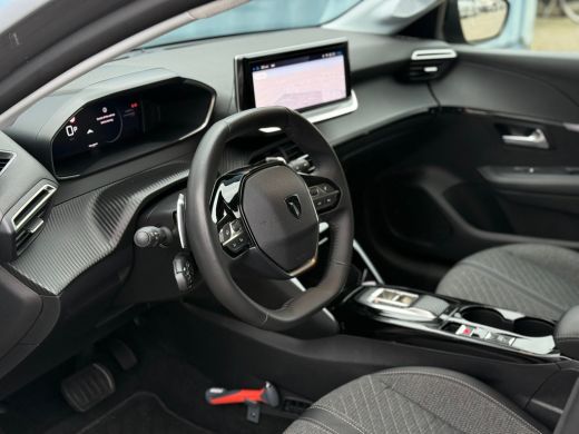 Peugeot 208 Hybrid 100 e-DCS6 Allure Automaat | Cruise control | Voor en achter parkeersensoren | Apple carpl... ActivLease financial lease