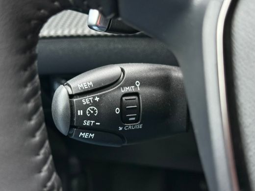 Peugeot 208 Hybrid 100 e-DCS6 Allure Automaat | Cruise control | Voor en achter parkeersensoren | Apple carpl... ActivLease financial lease