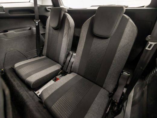 Peugeot 5008 1.2 PureTech Sport 7 Persoons Automaat (APPLE CARPLAY, GROOT NAVI, 360 CAMERA, TREKHAAK, GETINT G... ActivLease financial lease